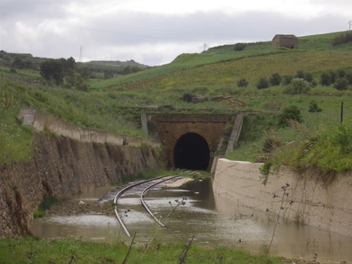 ferrovia abbandonata